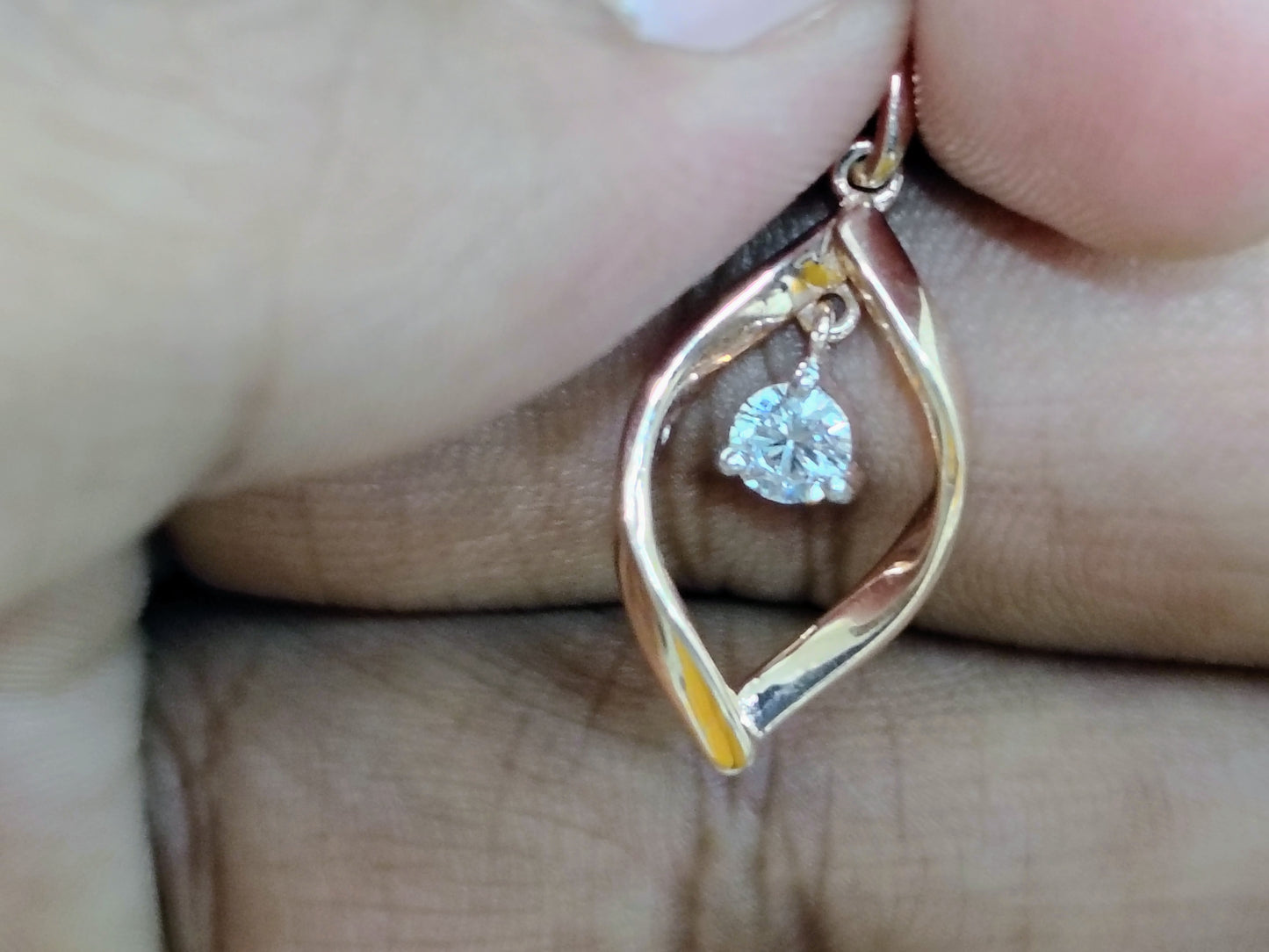 Dewdrop Elegance Dancing Solitaire Pendant