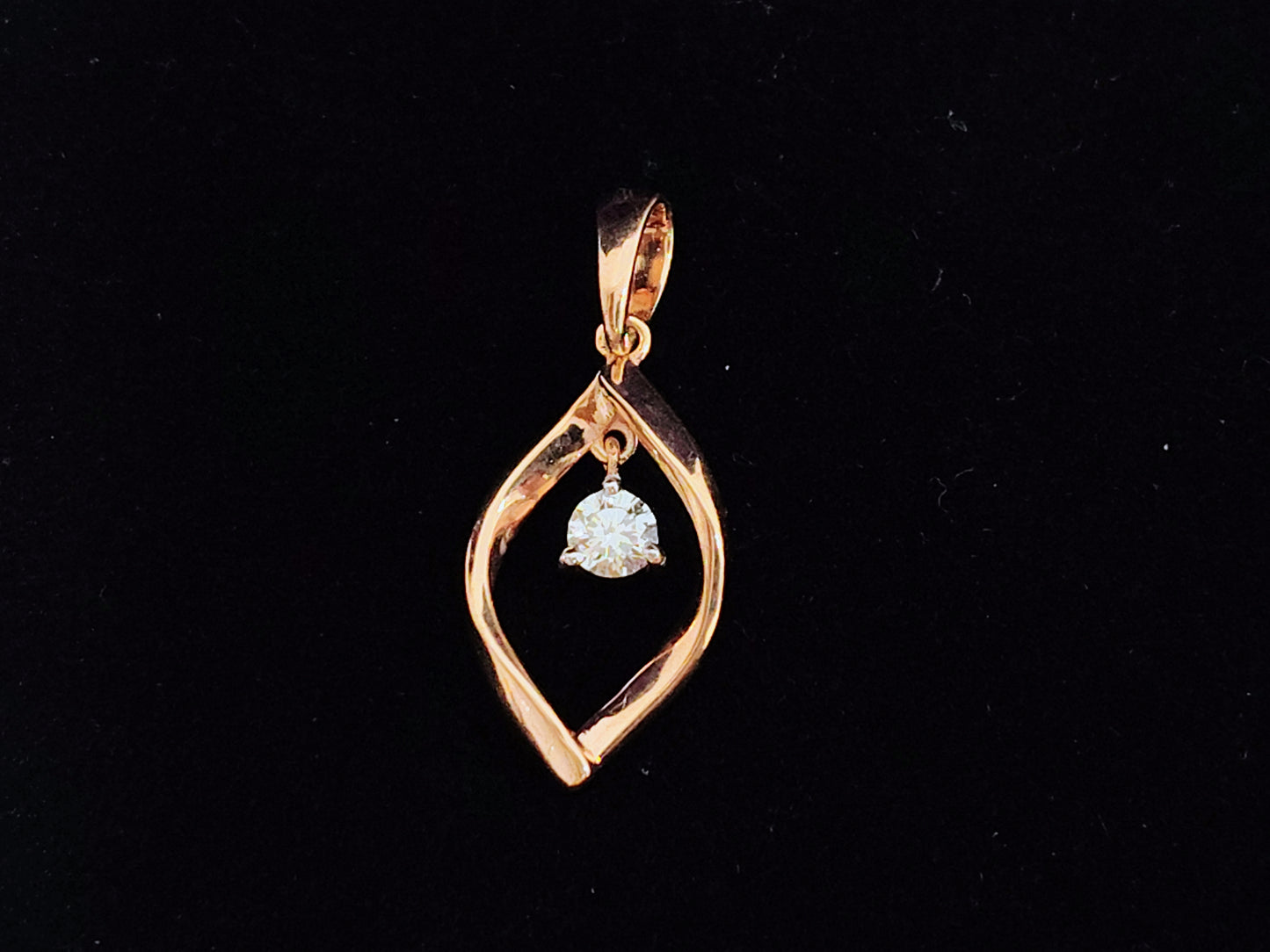 Dewdrop Elegance Dancing Solitaire Pendant