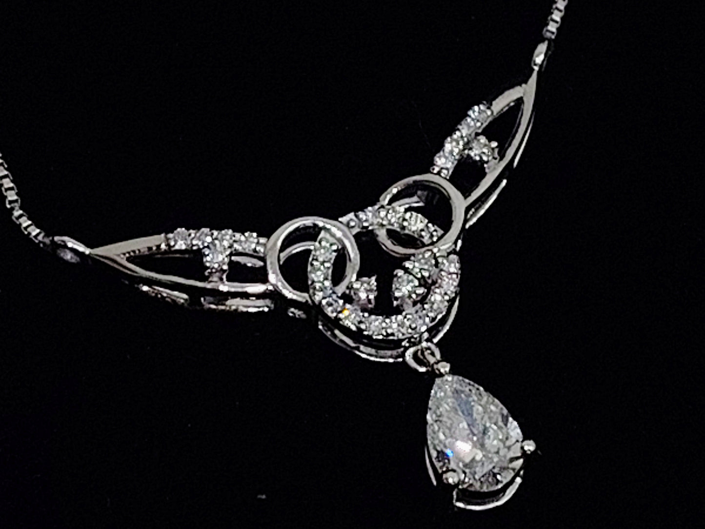Pearl Mist Solitaire Diamond Pendant with Chain